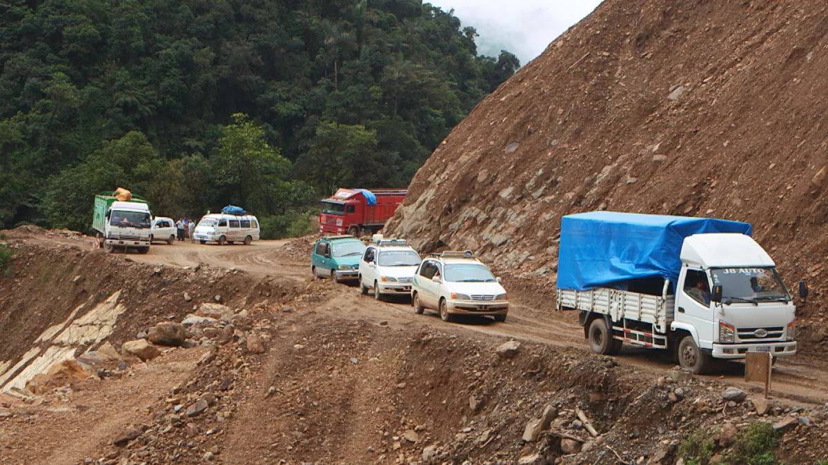 © Tony Comiti LES ROUTES DE L'IMPOSSIBLE