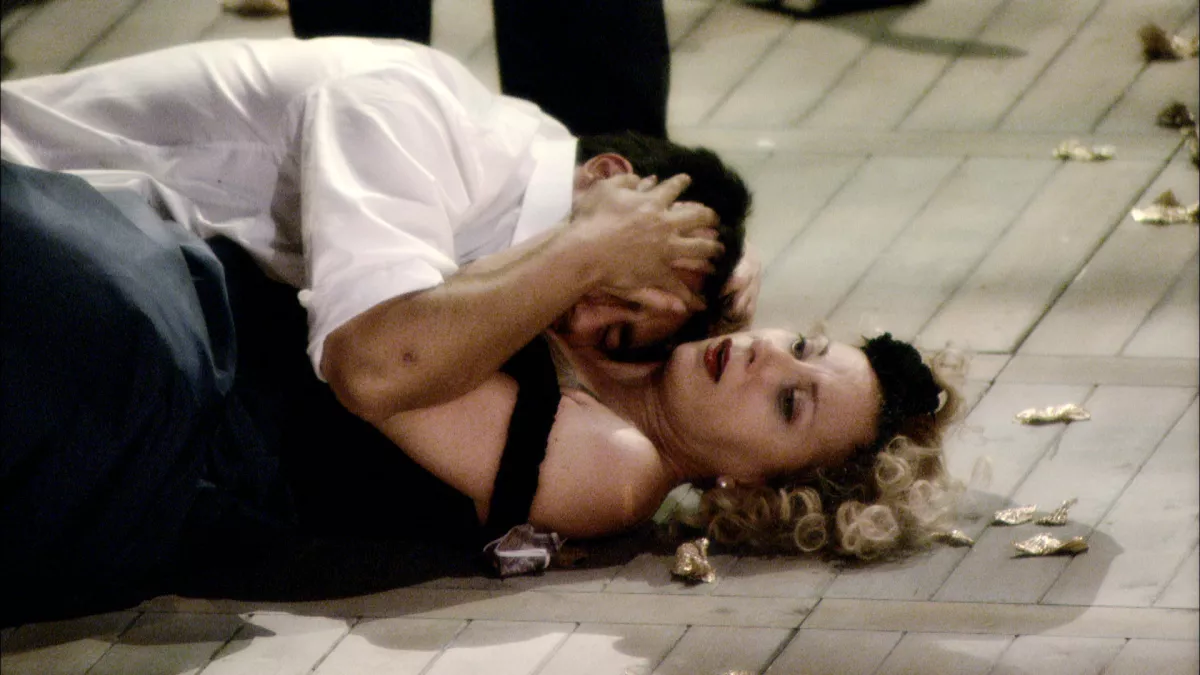 TRAVIATA ET NOUS TRAVIATA ET NOUS
