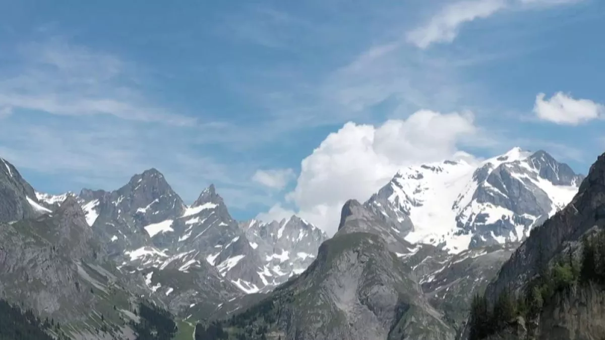 © Grand Angle Productions AU COEUR DES MONTAGNES