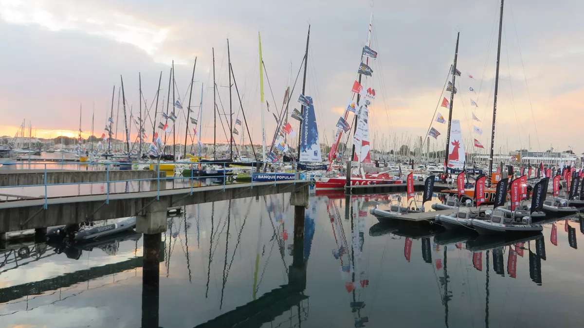 Bateaux aux pontons Bateaux aux pontons