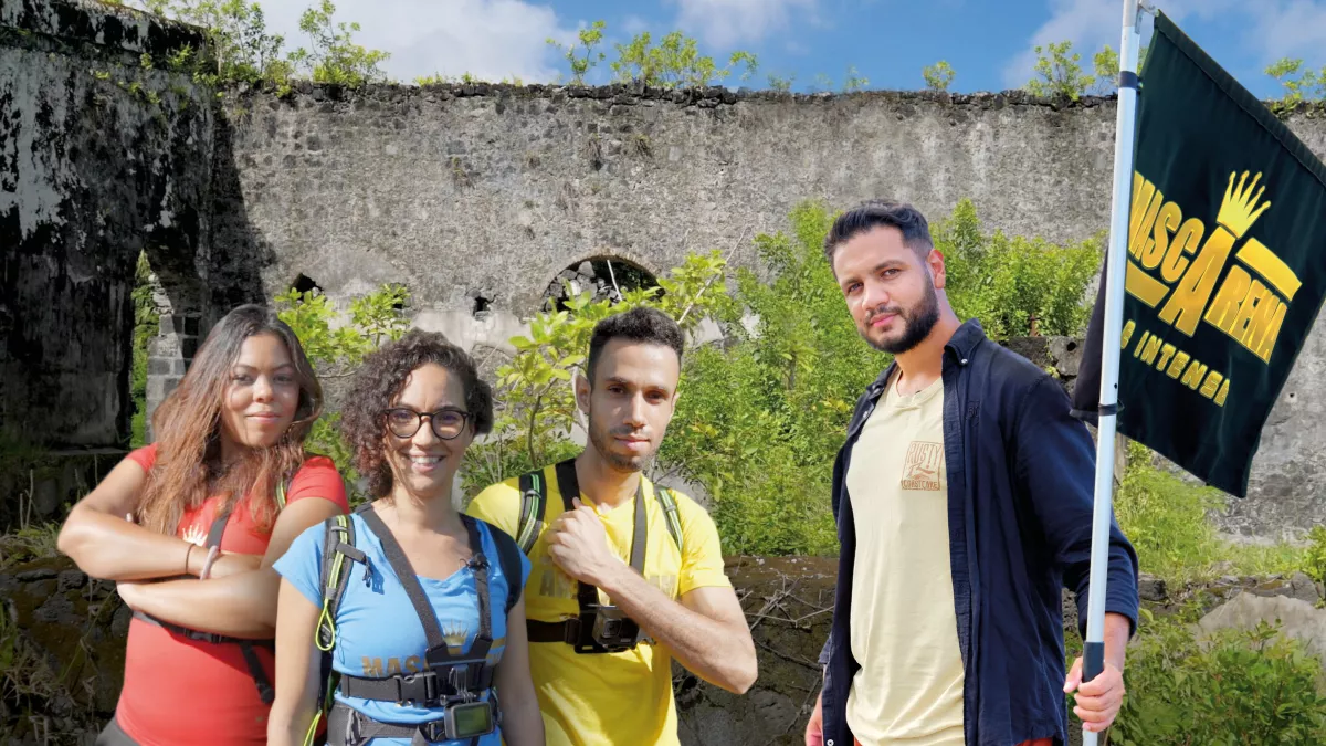 MASCARENA, L’ILE INTENSE Le 1er jeu d’aventure 100% réunionnais MASCARENA L’ILE INTENSE Le 1er jeu d’aventure 100% réunionnais 3 candidats, 1 gagnant, 1 objectif, soutenir des associations caritatives 1 décor naturel, l’Ile Intense / Episode 4 : Sainte-Rose & Saint-Philippe