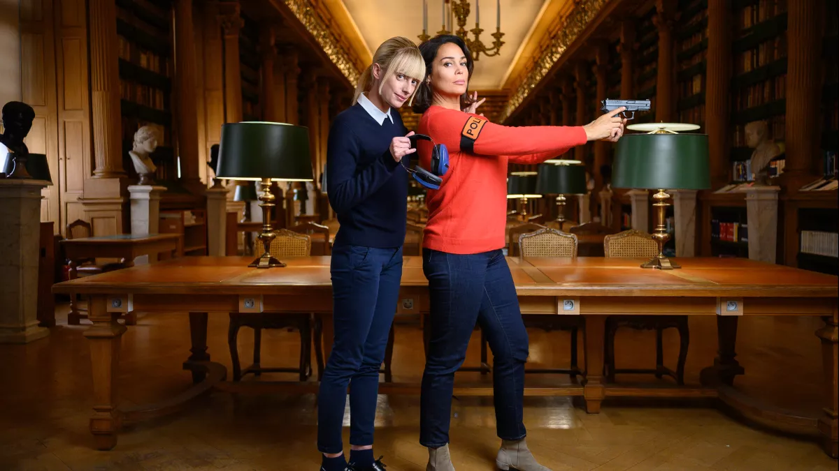 Astrid et Raphaelle - affiche saison 5 Astrid et Raphaelle - affiche saison 5
