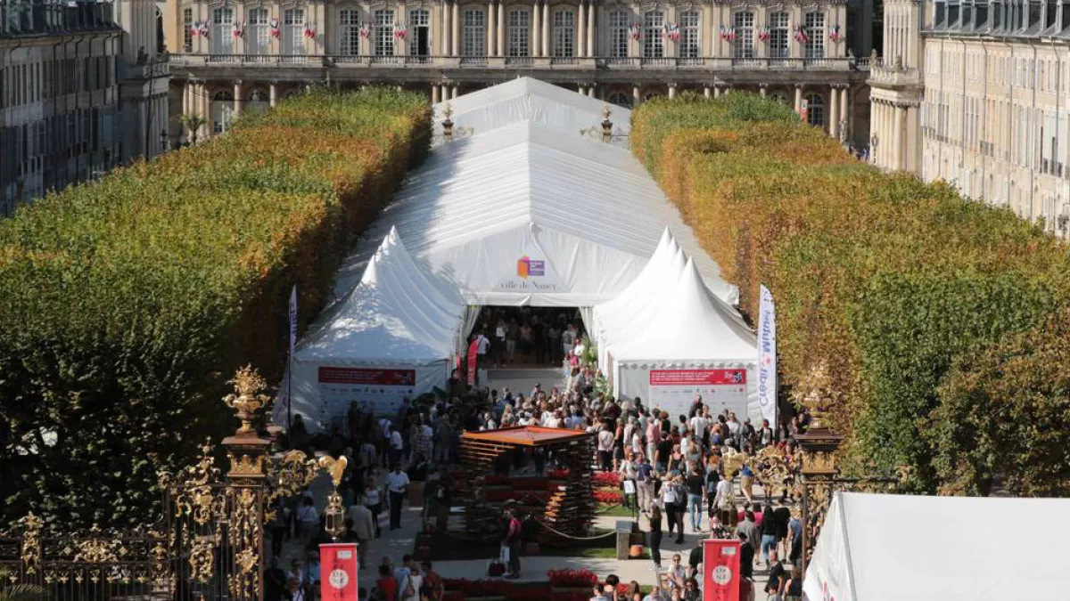 Chapiteau du Livre sur la Place