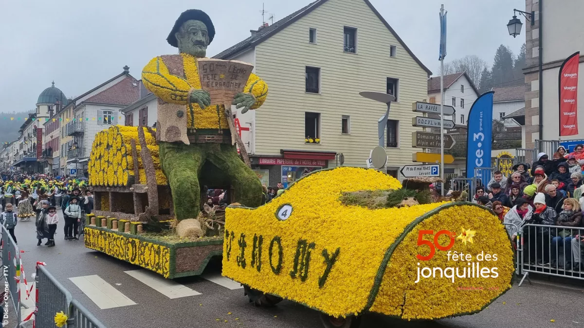 Emission spéciale 50e défilé de la Fête des Jonquillles à Gérardmer © Didier Ohmer - FTV Char de Claude Vanony paré de jonquilles à Gérardmer
