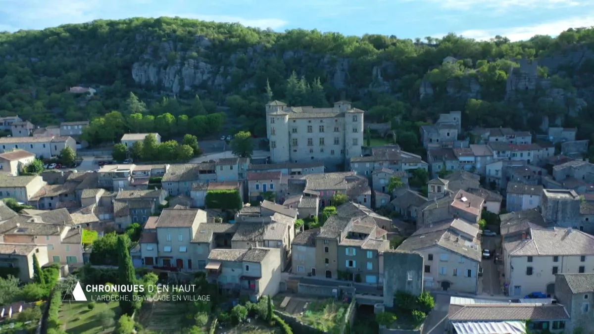Visuel d'un village de l'Ardèche