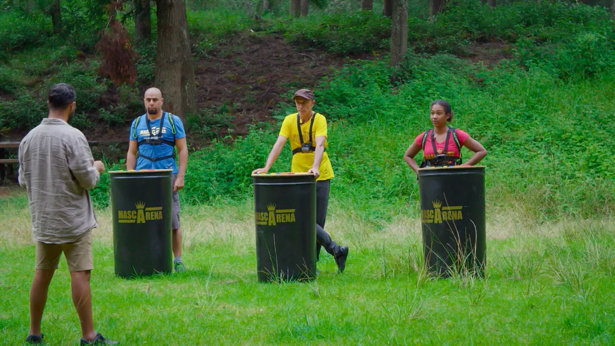 MASCARENA, L’ILE INTENSE Le 1er jeu d’aventure 100% réunionnais 3 candidats, 1 gagnant 1 objectif, venir en aide à des associations caritatives  1 décor naturel, l’Ile Intense  Chaque émission se déroulera dans une commune différente de l’île, emmenée par le Game Master, Tony Boyer