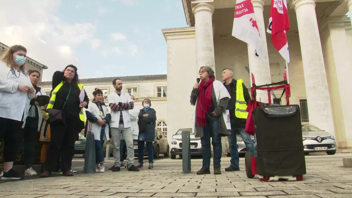 Le personnel de l'hôpital psychiatrique Saint-Jacques de Nantes en grève Le personnel de l'hôpital psychiatrique Saint-Jacques de Nantes en grève