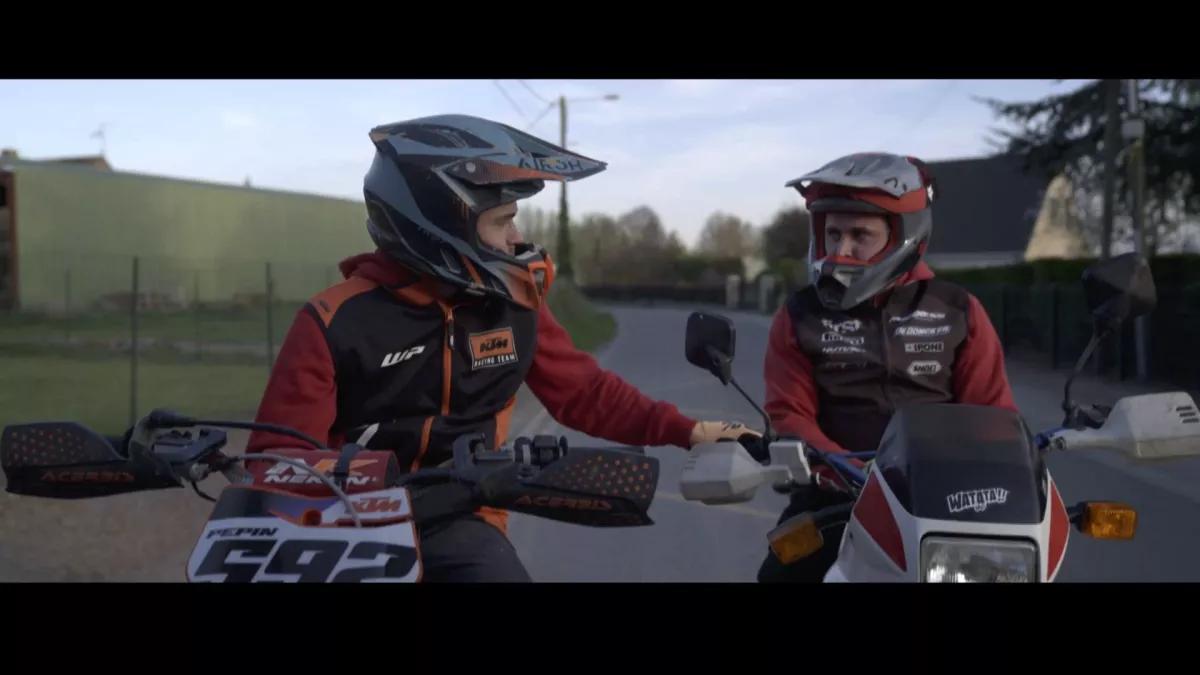 Deux roues, trois huit