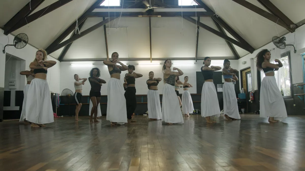 DANSER ENCORE 4 chorégraphes, 4 parcours, 4 identités et 4 créations différentes. Ou comment 4 artistes réunionnais œuvrent pour transmettre leur vision du monde par la danse.