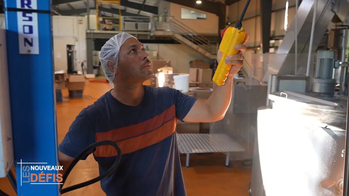 Les Nouveaux Défis, votre rendez-vous avec l’économie de l'île sur Réunion la 1ère. Chaque mois, Stéphanie Joannès vous invite dans les coulisses des entreprises et des industries de notre île à la découverte des secrets de la production locale et à la rencontre des hommes et des femmes qui font vivre l’économie.