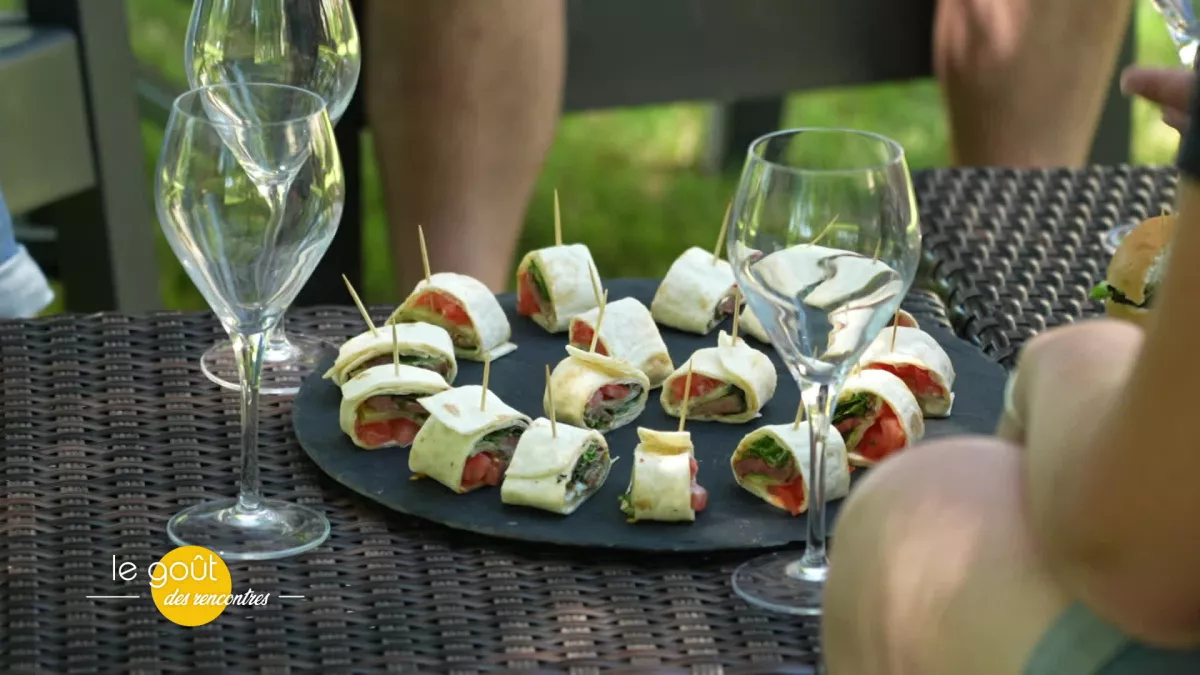 GOUT_DES_RENCONTRES__LE___SAISON_16___N134__APERO_ESCARGOTS_ET_AUTRUCHES_A_GUITINIERES_-00_23_09_03.jpg
