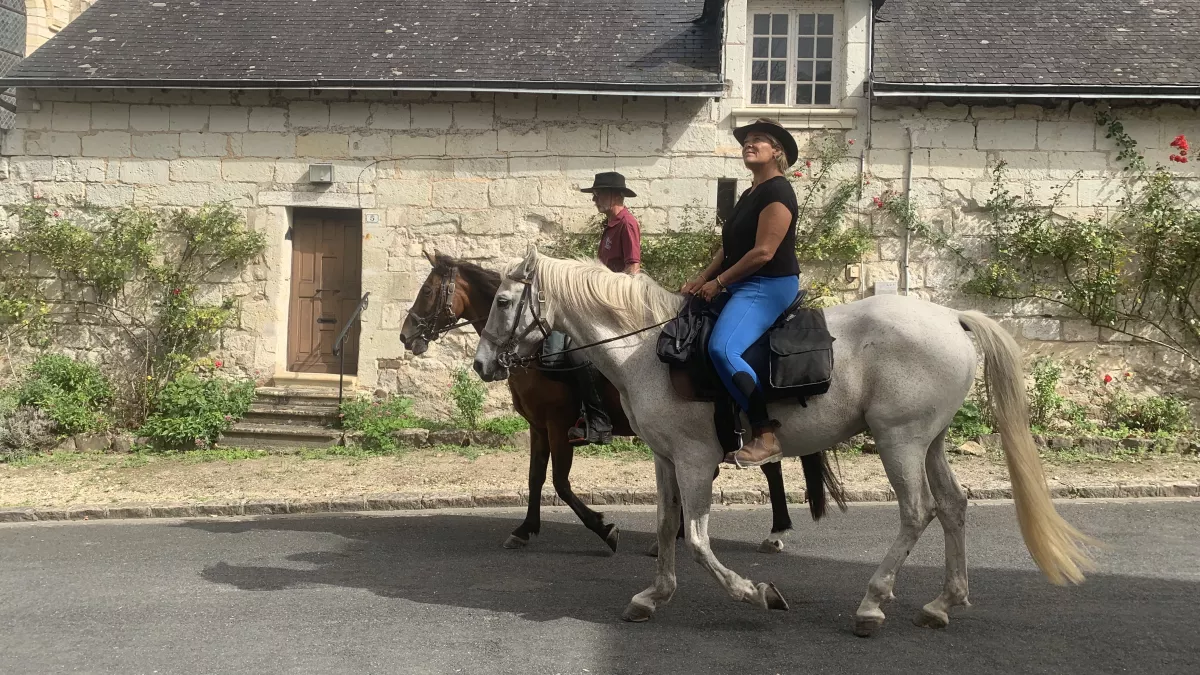 Julie Hattu à cheval