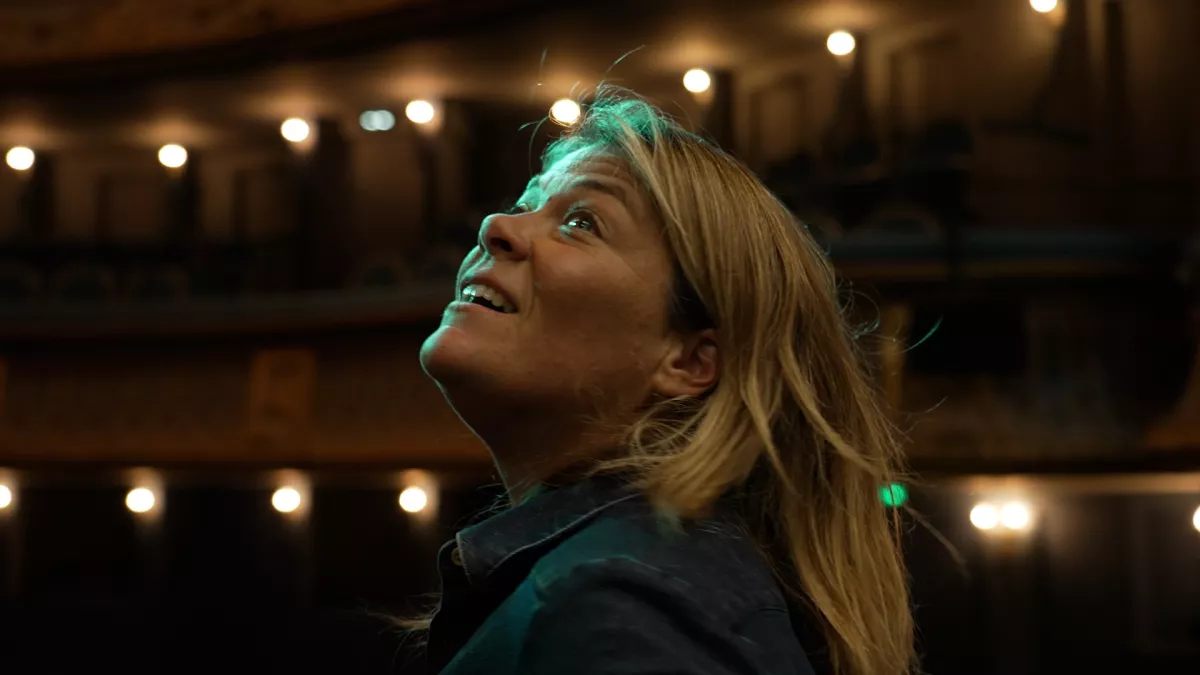 Julie Hattu à l'Opéra.jpg