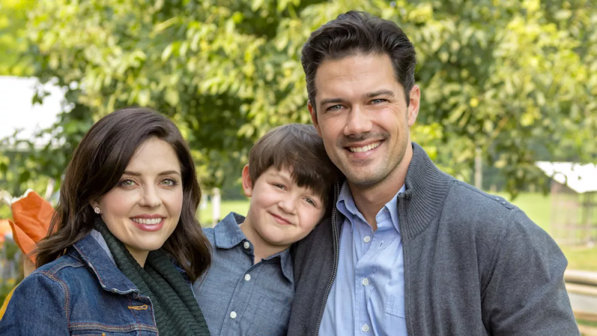 L'AMOUR EST DANS LE PRE -TELEFILM Luna, chirurgienne à Seattle, travaille beaucoup et délaisse son fils depuis la mort de son mari. Pour rattraper le temps perdu, elle part en vacances avec lui dans la ferme familiale. Elle y rencontre Will, qui prend soin du verger.