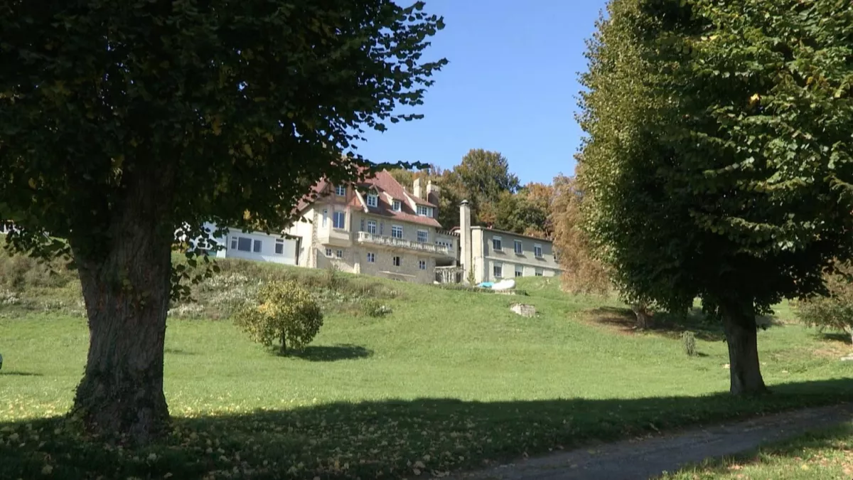 L'HERMITAGE (c) REAL PRODUCTIONS