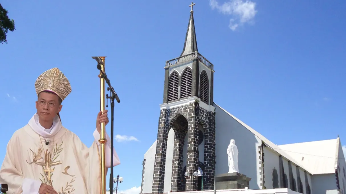 Le rayonnement spirituel de La Réunion à l'honneur pour les Rameaux Ce dimanche 29 mars, Le Jour du Seigneur s’installe à l’église de Saint-André pour une célébration exceptionnelle en direct sur Réunion la 1ère. La messe sera présidée et prêchée par l'évêque, Monseigneur Pascal Chane-Teng. Entre le témoignage de foi d'Aliya Djana Marie Dramé, la ferveur de la communauté locale et la parole inattendue de la grande reporter Mémona Hintermann, vivez une entrée dans la Semaine sainte marquée par le dynamisme e