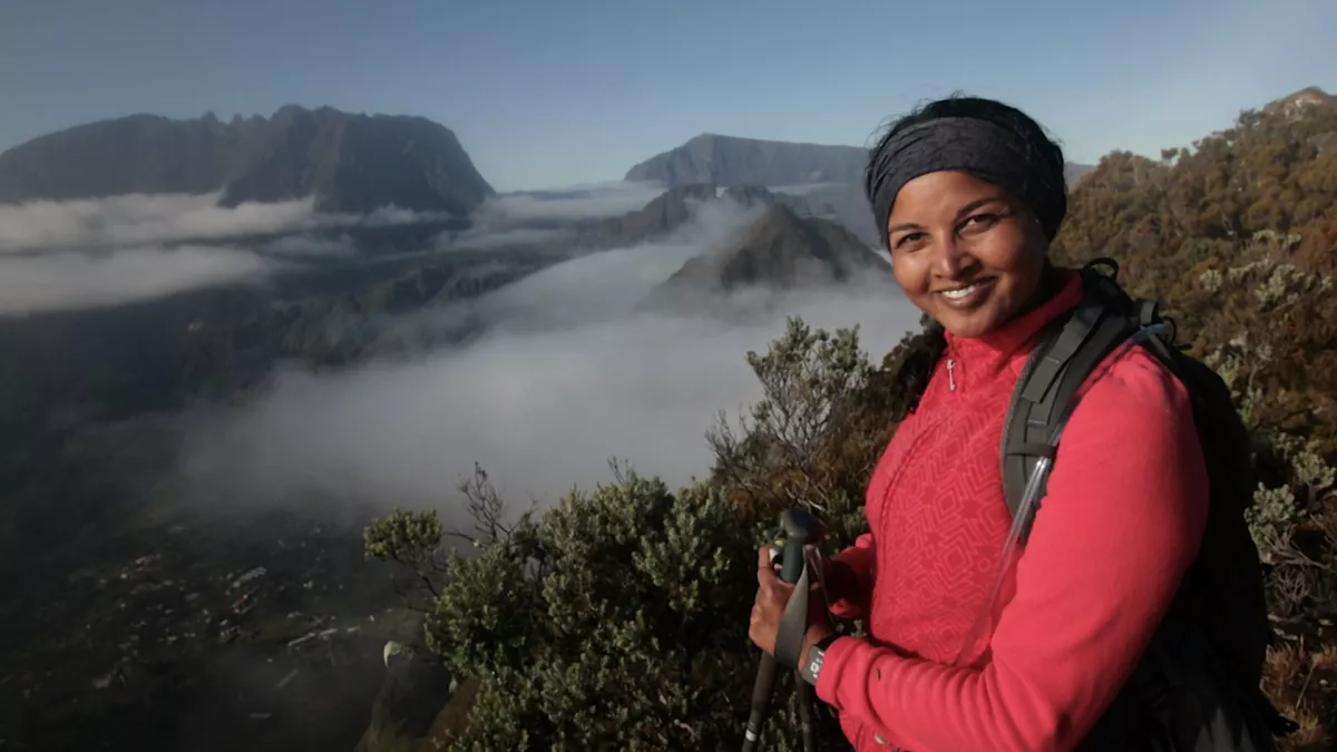La Réunion : les dames des forêts Avec 25 forêts classées, la Réunion est un territoire exceptionnel. C’est l’un des 34 hotspots de biodiversité terrestre mondiale. Mais aussi le département français où l'on replante le plus d'arbres, chaque année, par habitants.