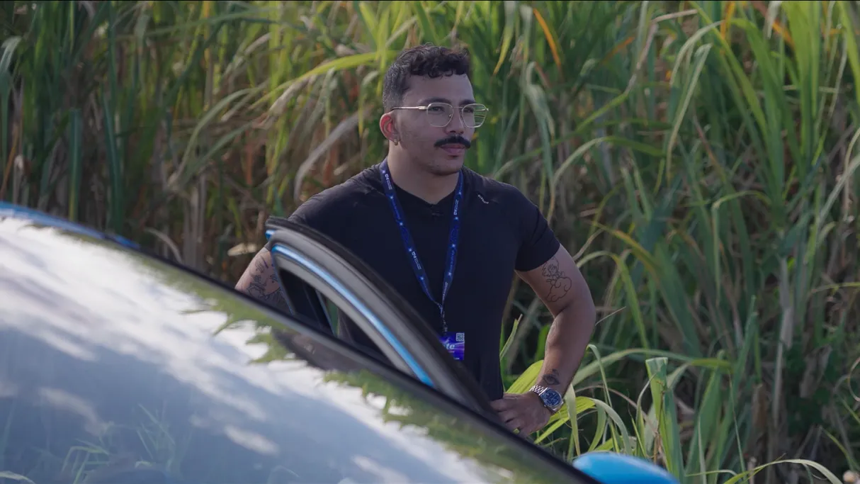 Pendant un an, le créateur Moustache Kréol s'est lancé un défi fou : devenir pilote de course 🏁. Entre préparation physique intense, entraînements sur simulateur et doutes vertigineux, il nous livre un récit brut et sans filtre. Loin des clichés et du vernis d'Internet, Archipels dévoile l'envers du décor d'une aventure humaine bouleversante. 🎥✨