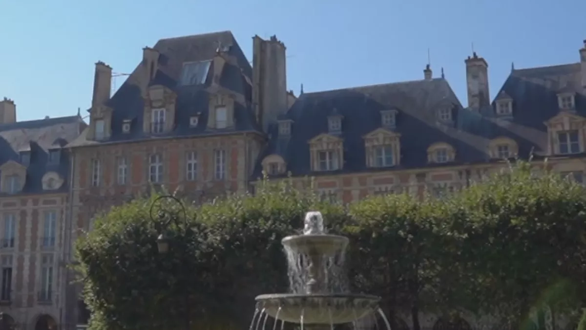 Place des Vosges.PNG
