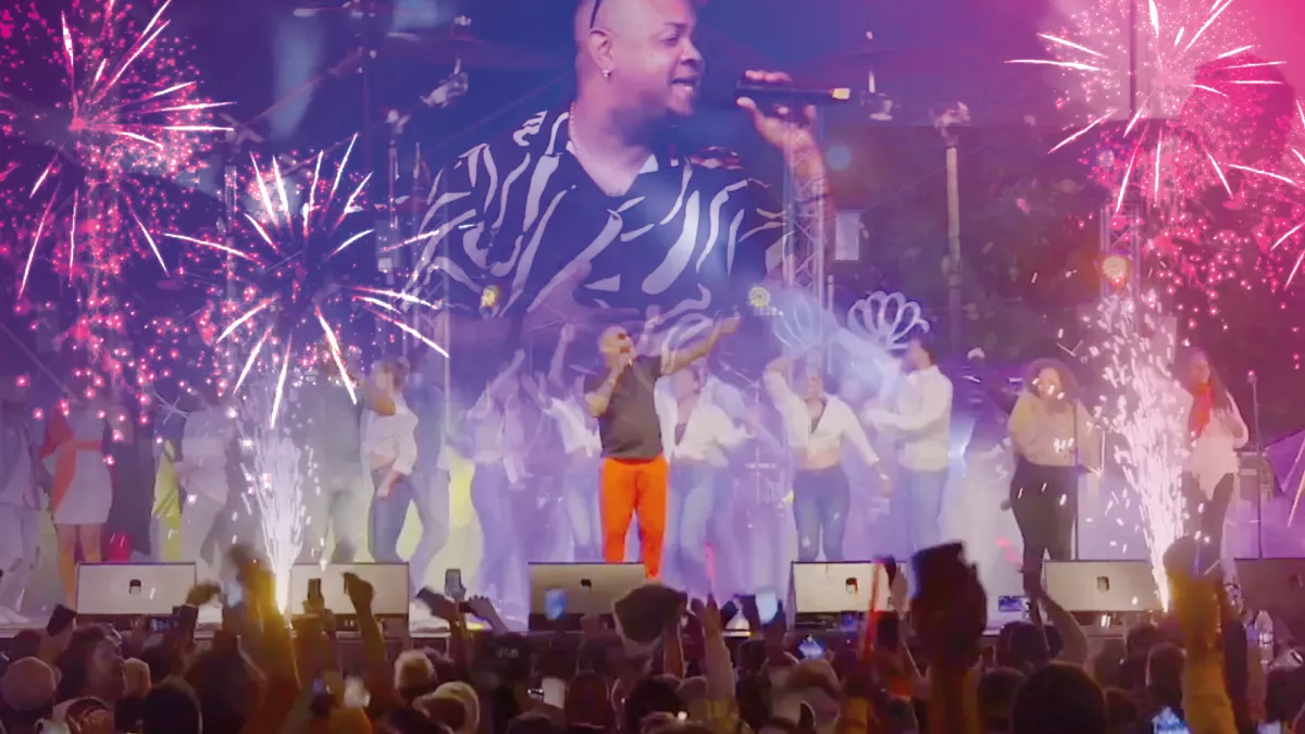 25 ans de carrière de Benjam Benjam a organisé le 13 juillet dernier le concert anniversaire de ses 25 ans de carrière sur le Boulevard Hubert Delisle à Saint-Pierre, fermé à la circulation pour la célébration de notre Fête nationale. Originaire de Saint-André à l’île de La Réunion, Benjam a fait ses classes dans le groupe de maloya Cimendef avant de surfer, avec une égale aisance, sur différentes vagues musicales, du ragga au zouk en passant par le séga, le rap ou le reggae.
