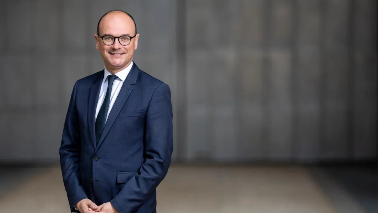 Sébastien Muylaert/ MEFSIEN