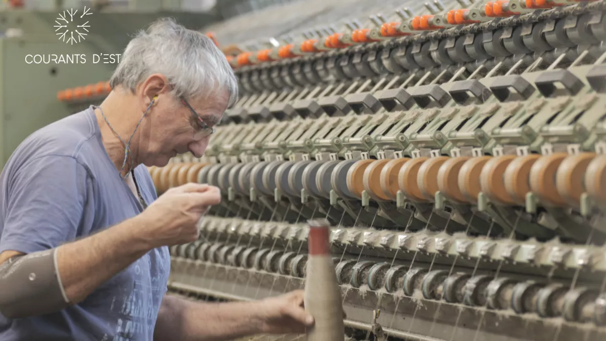 Courants d'Est - machine dans une usine de filage