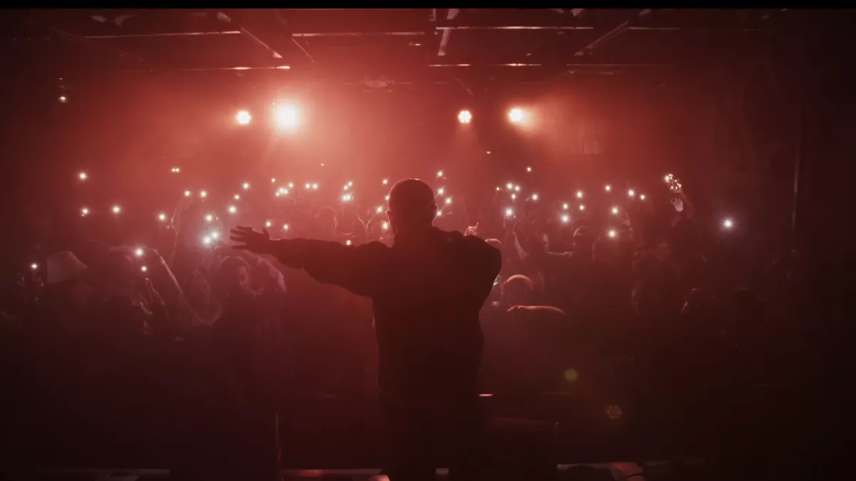 Rap Odysées-maydo scene dos © France Télévisions – Les Films Jack Fébus – Revue Far Ouest – Grand Angle Productions