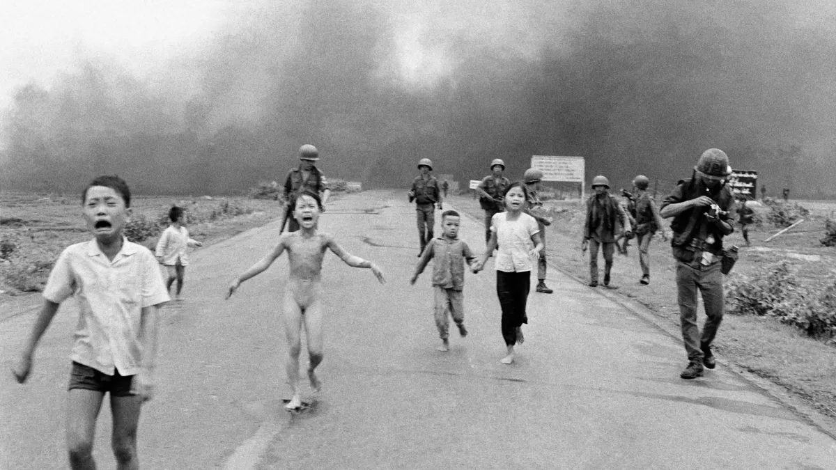 La petite fille au napalm, histoire d'une photographie La petite fille au napalm, histoire d'une photographie