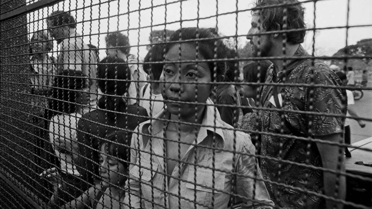 Sous la menace des Khmers rouges, la chute de l'ambassade de France