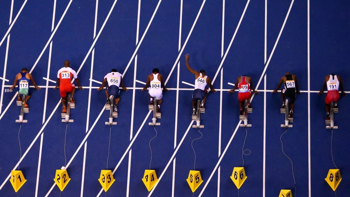 Compétition d'athlétisme Départ de sportifs
