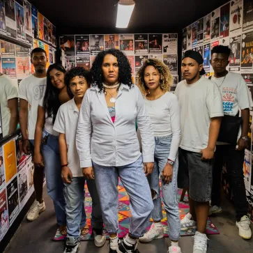 Sayaa s’est imposée comme l'une des figures montantes et incontournables de la scène musicale mauricienne. Révélée au grand public dès ses débuts dans l'émission Star 2010, elle rayonne aujourd'hui à l'échelle internationale grâce à des prestations mémorables et des œuvres profondément engagées