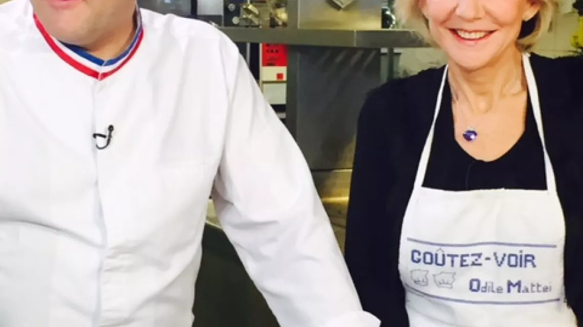 Odile Mattéi et le chef Emmanuel Renaut en cuisine
