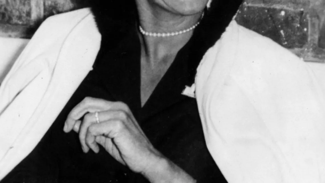 Jacqueline en manteau