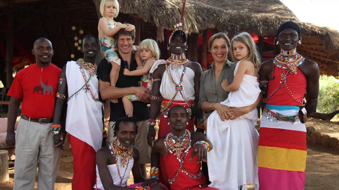 UNE FAMILLE DANS LA BROUSSE