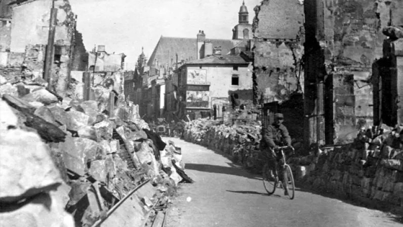 Les bâtisseurs de la zone rouge 4