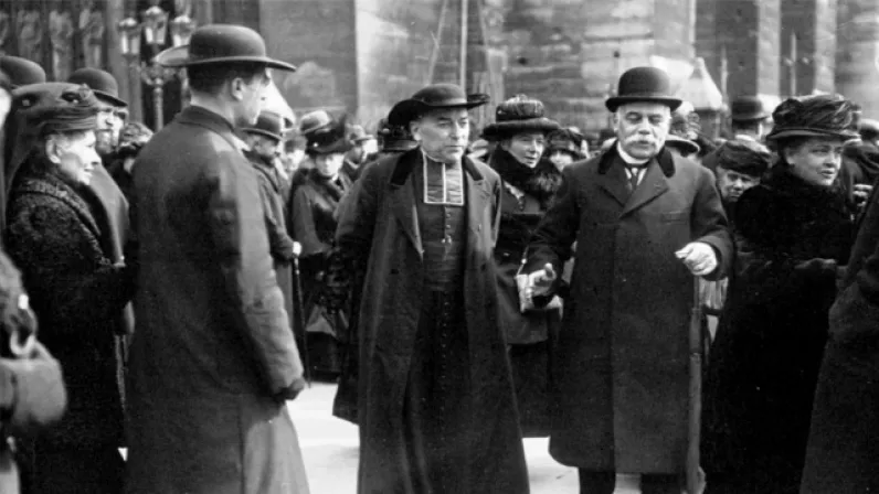 Les bâtisseurs de la zone rouge 6