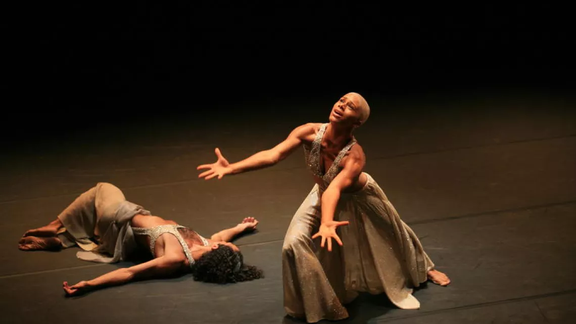 REUNION 1ERE - FAIS DANSER LA POUSSIERE