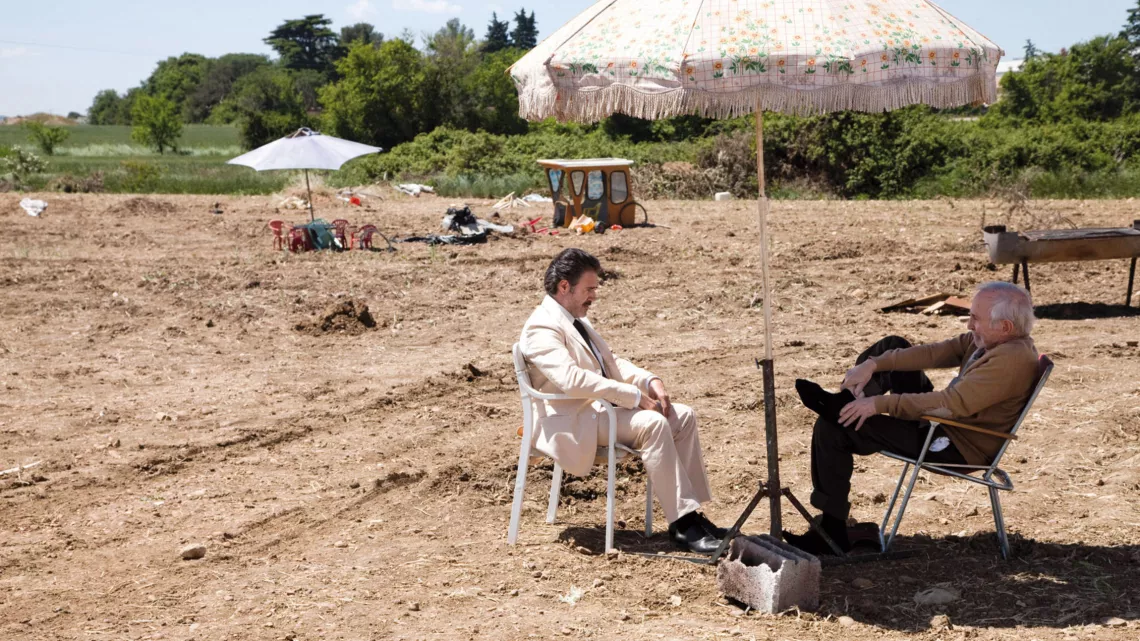 CHEZ GINO FILM DE SAMUEL BENCHETRIT AVEC JOSE GARCIA, ANNA MOUGLALIS… #REUNION 1ERE