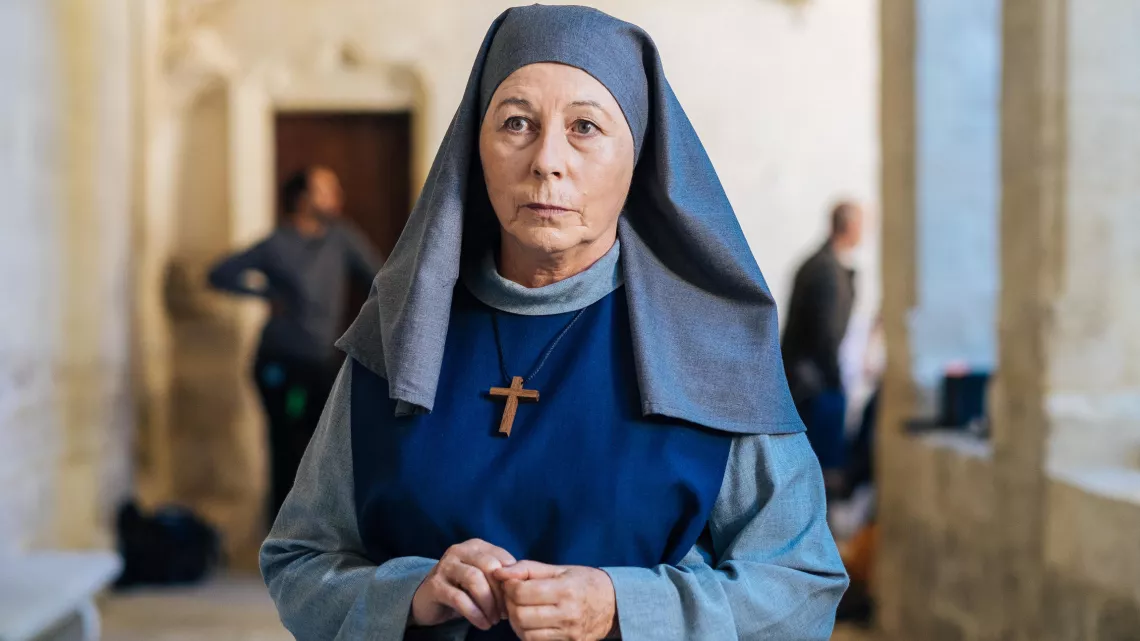 MEURTRE A AVIGNON TELEFILM DE STEPHANE KAPPES AVEC CATHERINE JACOB, LAËTITIA MILOT… #REUNION 1ERE