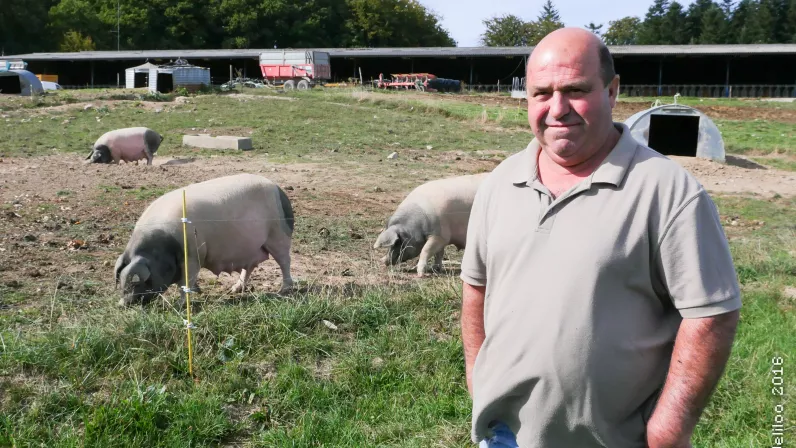 Serge Manaud sur son exploitation