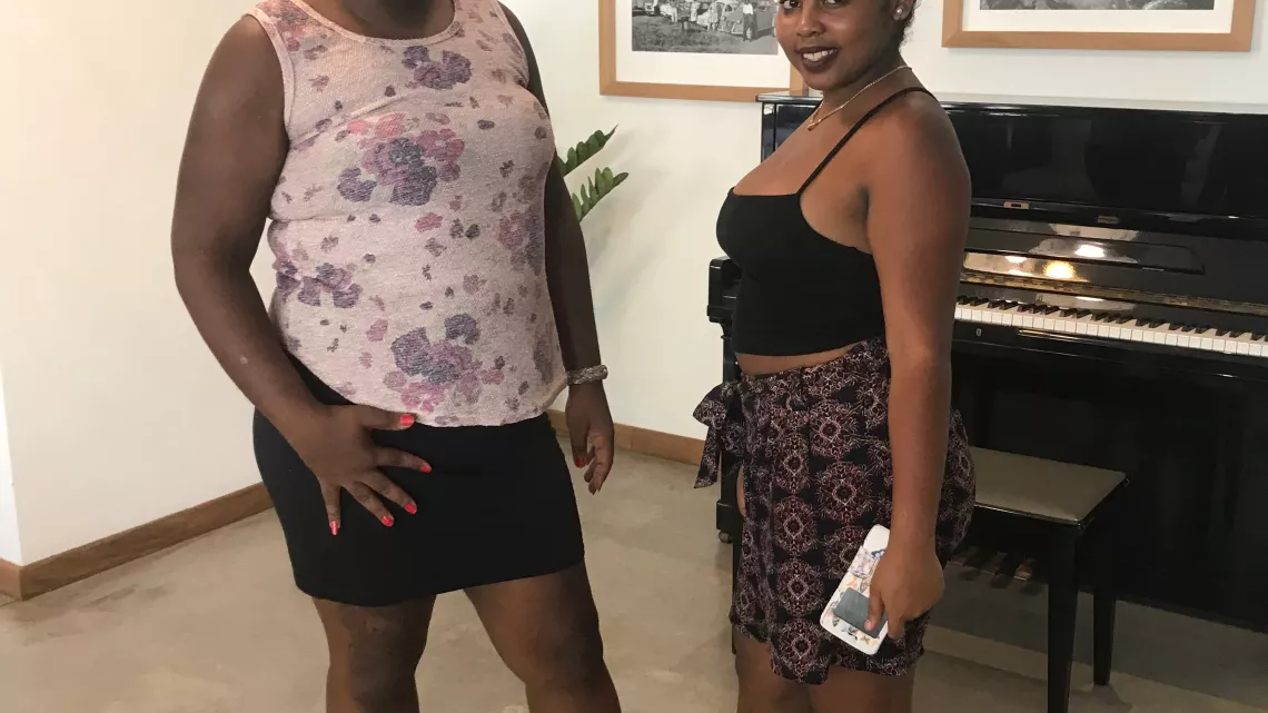 ZAINA ET ADRIANA - UN LOOK D'ENFER