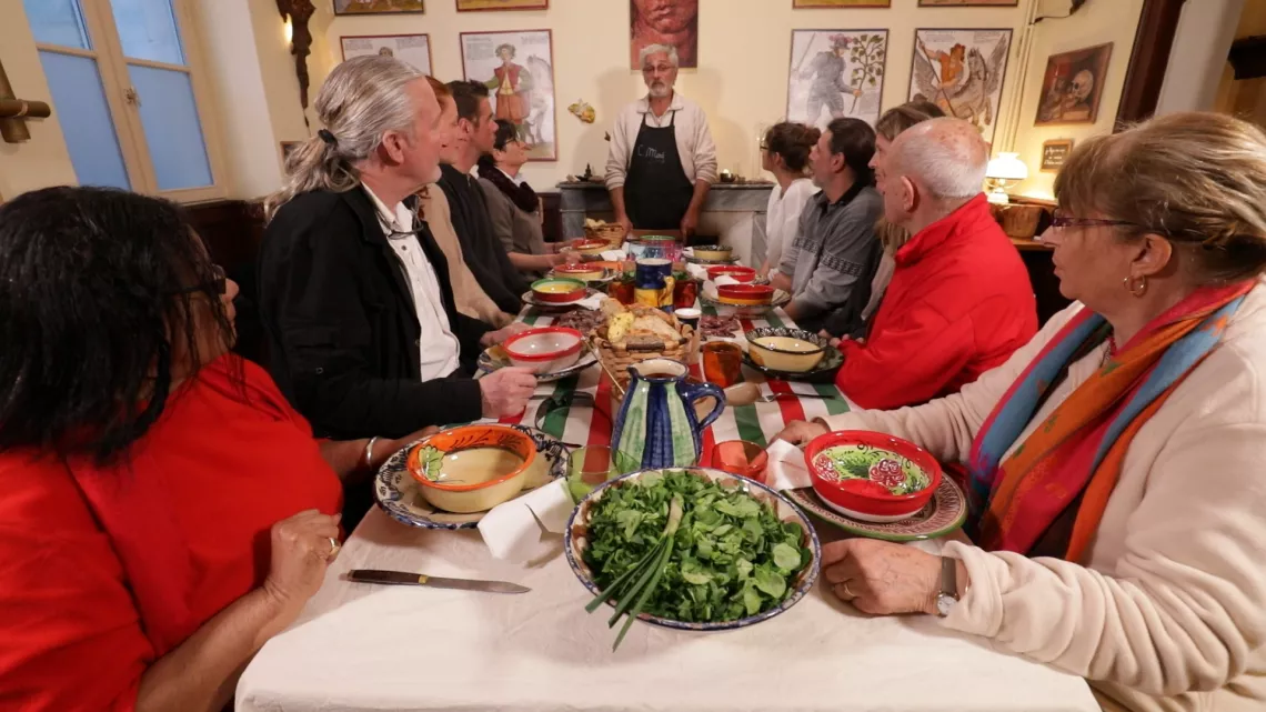 Jean-Gaëtan accueille les pèlerins à sa table