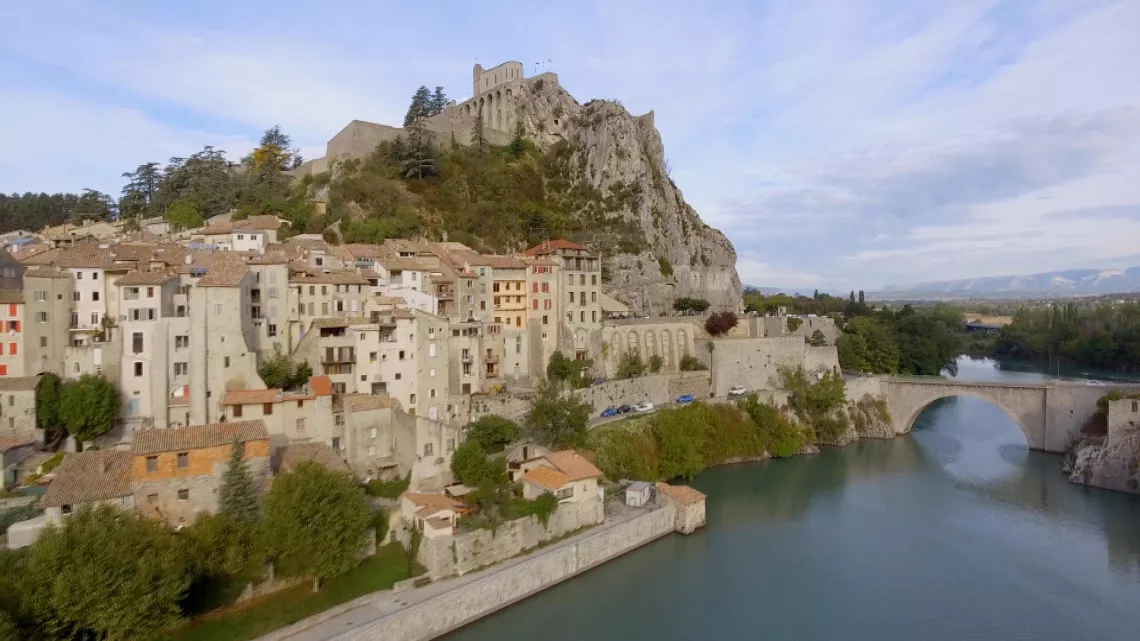 LES CENT LIEUX QU'IL FAUT VOIR