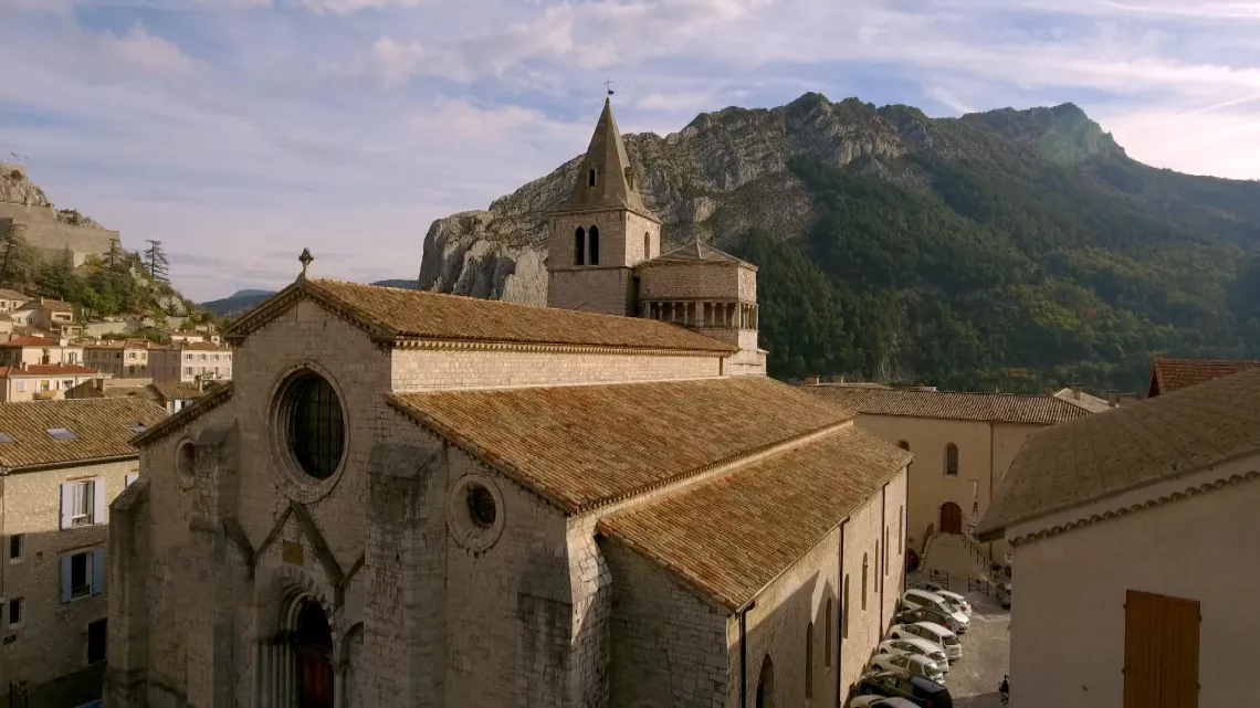 LES CENT LIEUX QU'IL FAUT VOIR