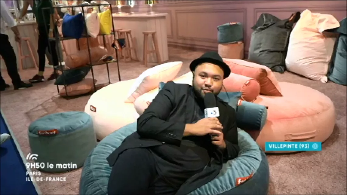 Raphäl affalé au salon Maison & objets 