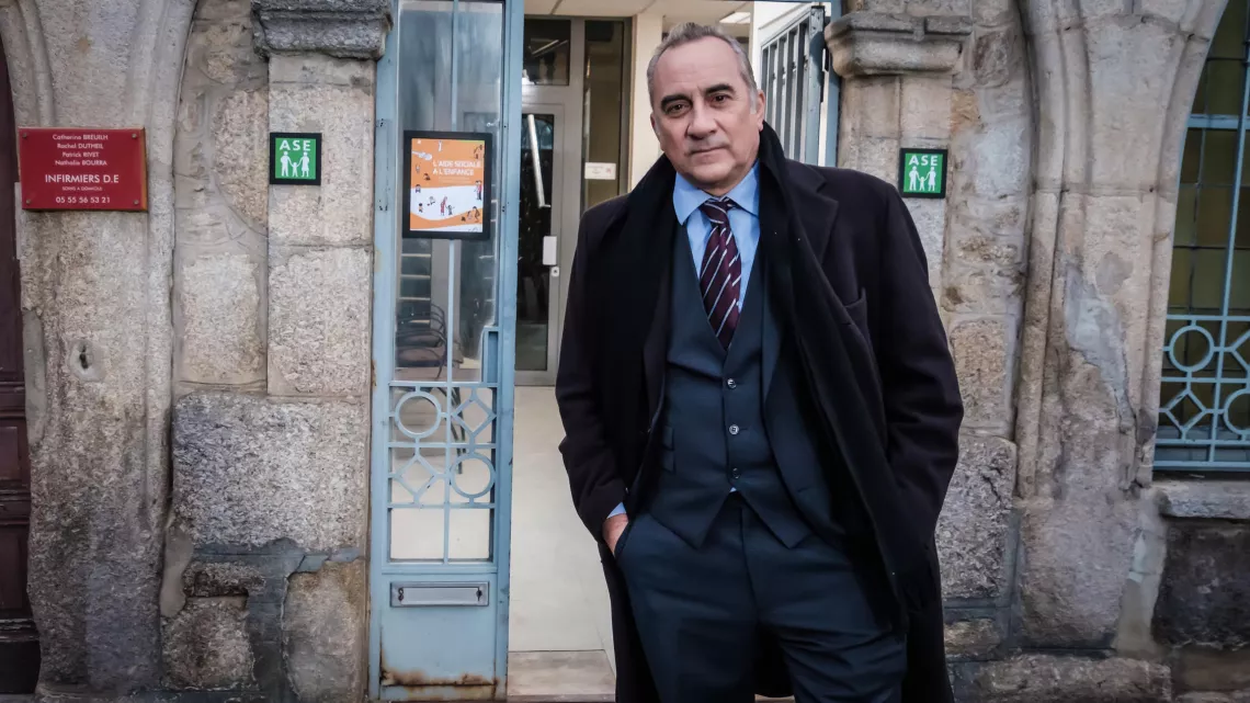 UN MENSONGE OUBLIÉ