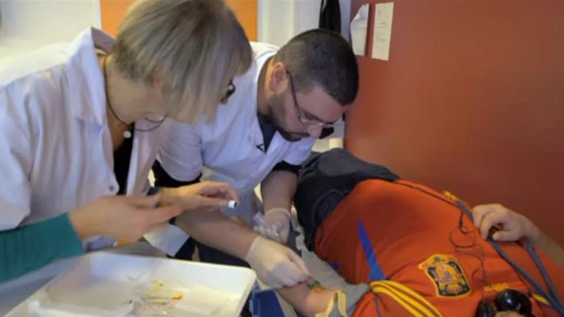 À L'ÉCOLE DES INFIRMIÈRES