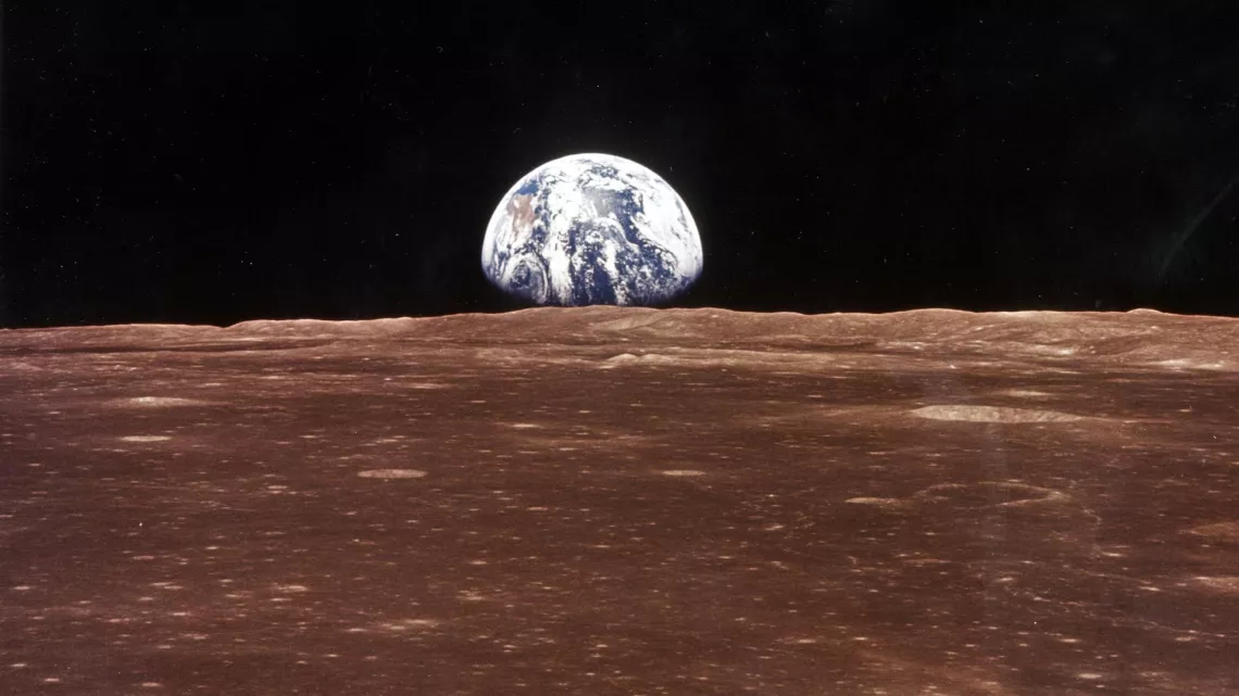 LES CONQUÉRANTS DE L'ESPACE