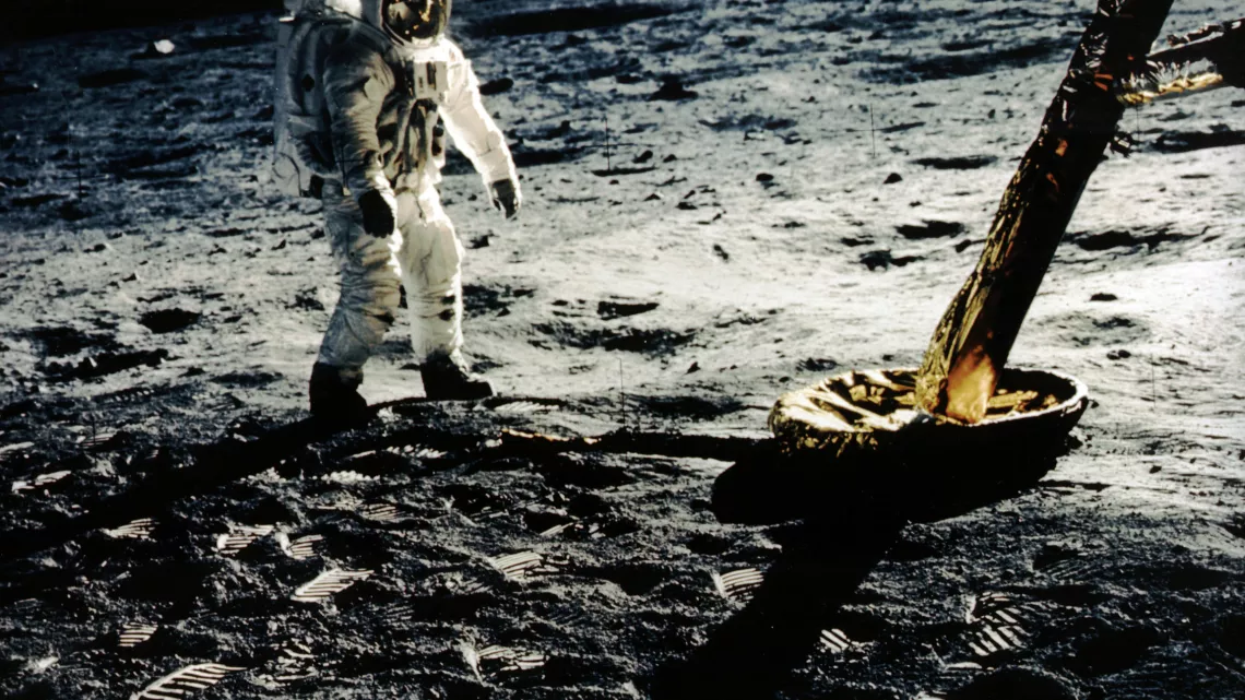 LES CONQUÉRANTS DE L'ESPACE