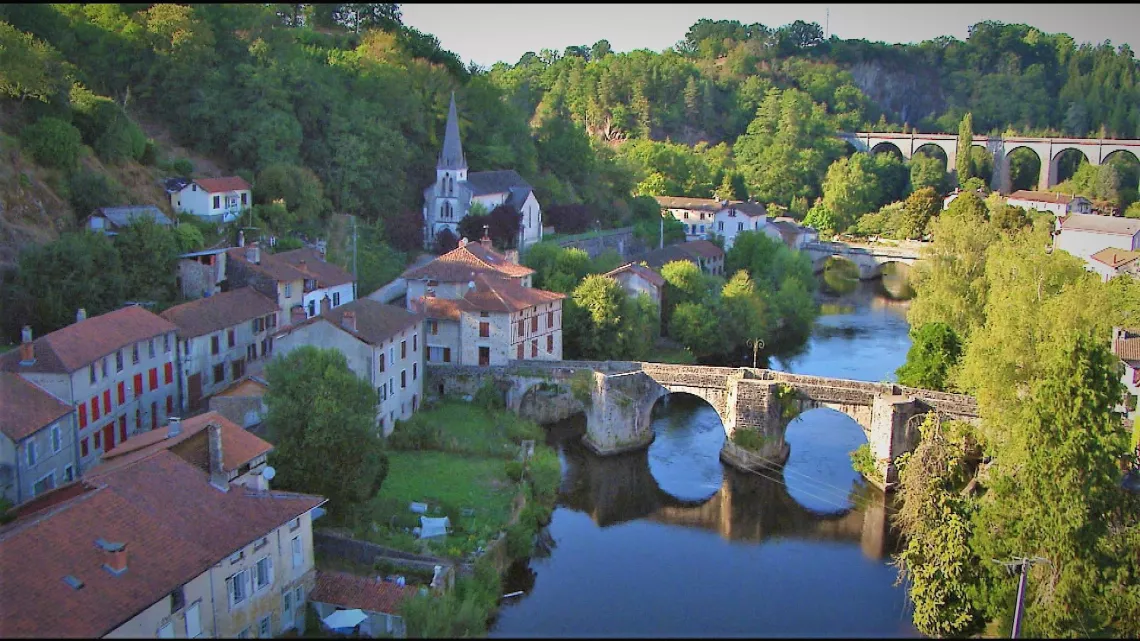 DES RACINES ET DES AILES  SUR LES CHEMINS DE COMPOSTELLE